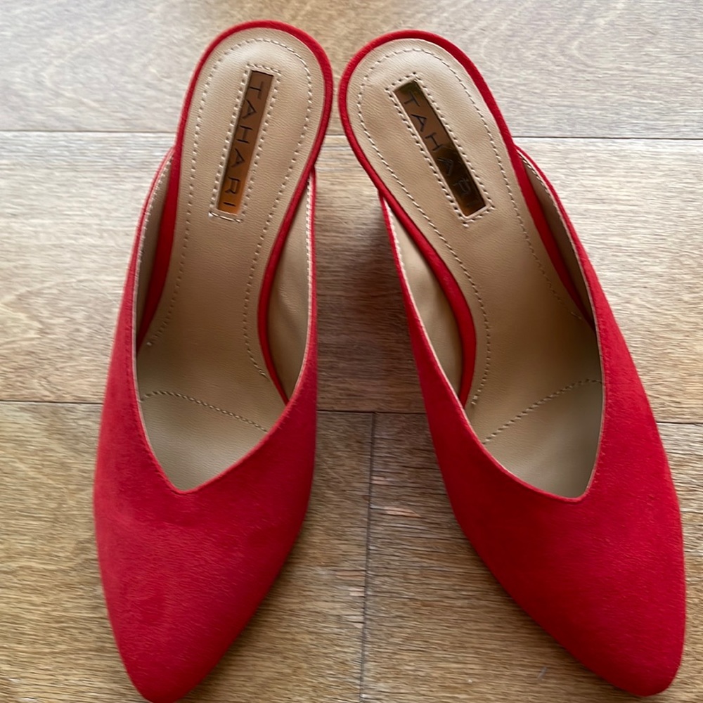 Tahiti wedge , NEVER worn. Box included. Coral Red.